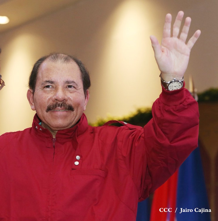 Presidente Daniel con los trabajadores